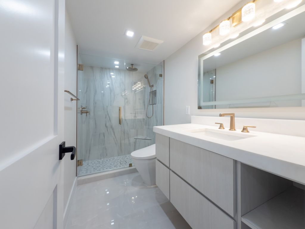Oceanfront Condo Primary Bath